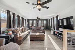 Living area - Spacious Quiet Classic Murray Home (Murray)