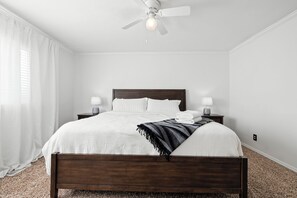 4 bedrooms, iron/ironing board, WiFi, bed sheets - Spacious Quiet Classic Murray Home (Murray)