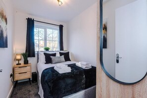 House, Pets allowed, Garden View | Free WiFi - Gorton Place- Contractors & Families  (Manchester)