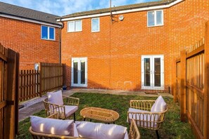 Casa, aceita animais de estimação, vista para o jardim | Terraço/pátio