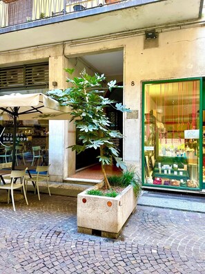 المنشأة من الخارج