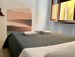 Standard Double Room, Non Smoking, Shared Bathroom | Soundproofing, free WiFi, bed sheets - DOMUS PELLICCIAI (Verona)