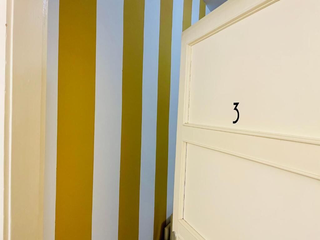 واي فاي مجانًا وملاءات أسرّة