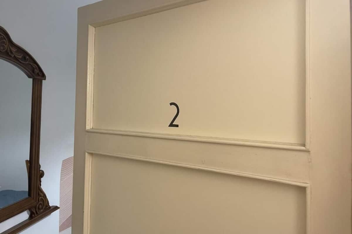 واي فاي مجانًا وملاءات أسرّة