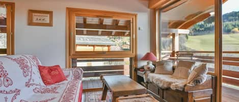 Una televisión, libros