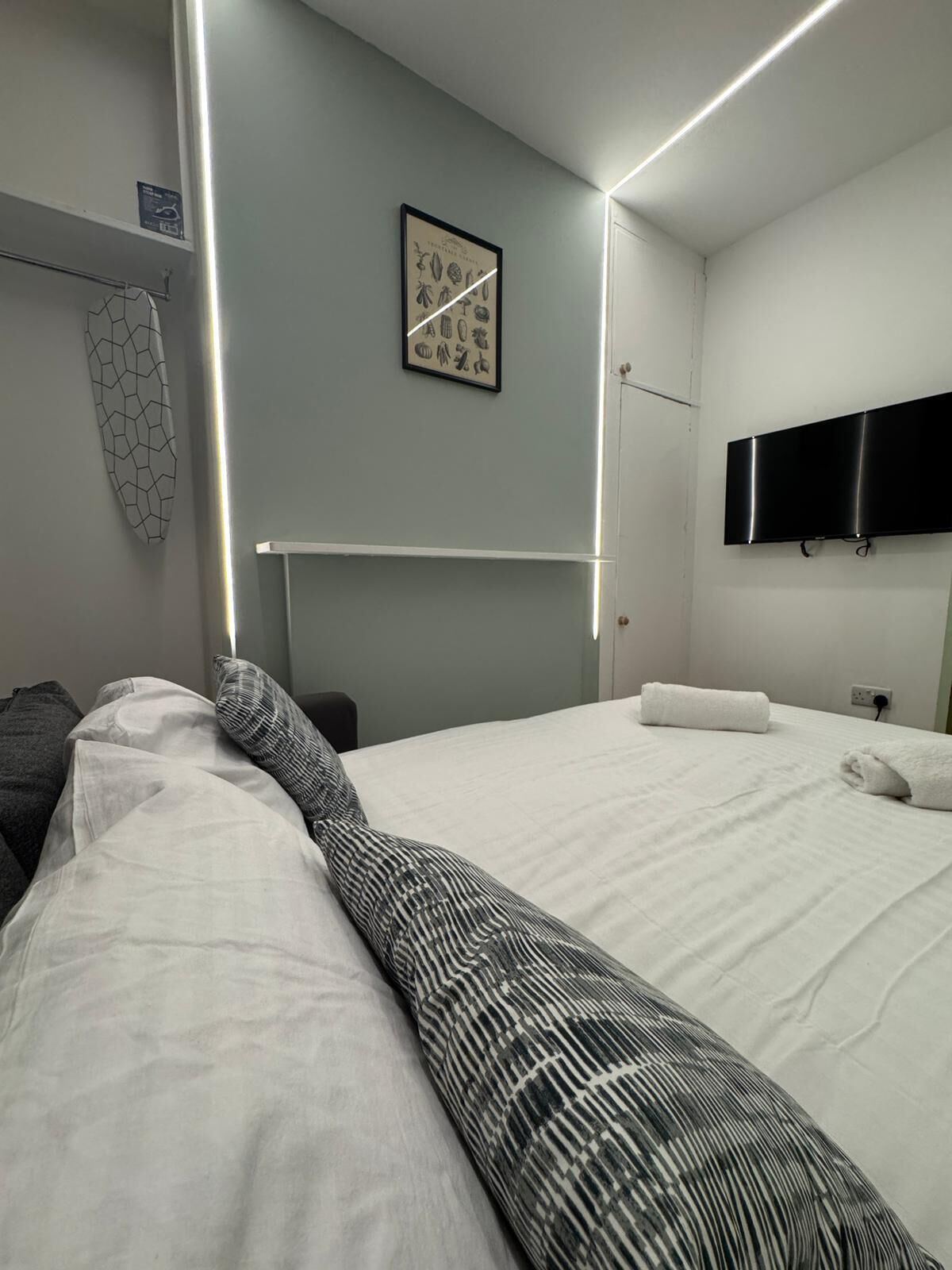 WiFi, bed sheets