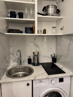 Private kitchen - Westfield London Apartments 2 (London)