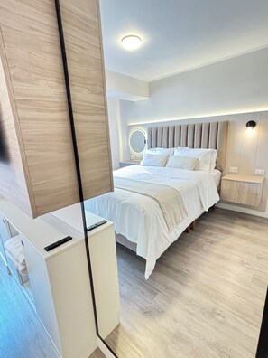 Iron/ironing board, Internet, bed sheets - Stylish 1BR w/Balcony near Larcomar in Miraflores (Miraflores)