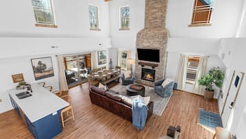 Smart-tv en een open haard