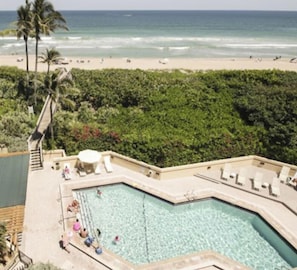 Pool - Oceanfront Luxury 2 BD, 2 balcony condo 329 NE Tradewind, Hutchison Island FL. (Hutchinson Island)