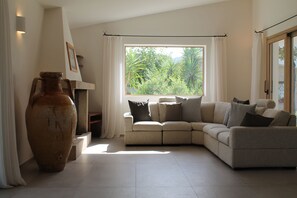 Living area - Casa Sùara - modern villa few minutes away from Costa Smeralda beaches (Monticanaglia)