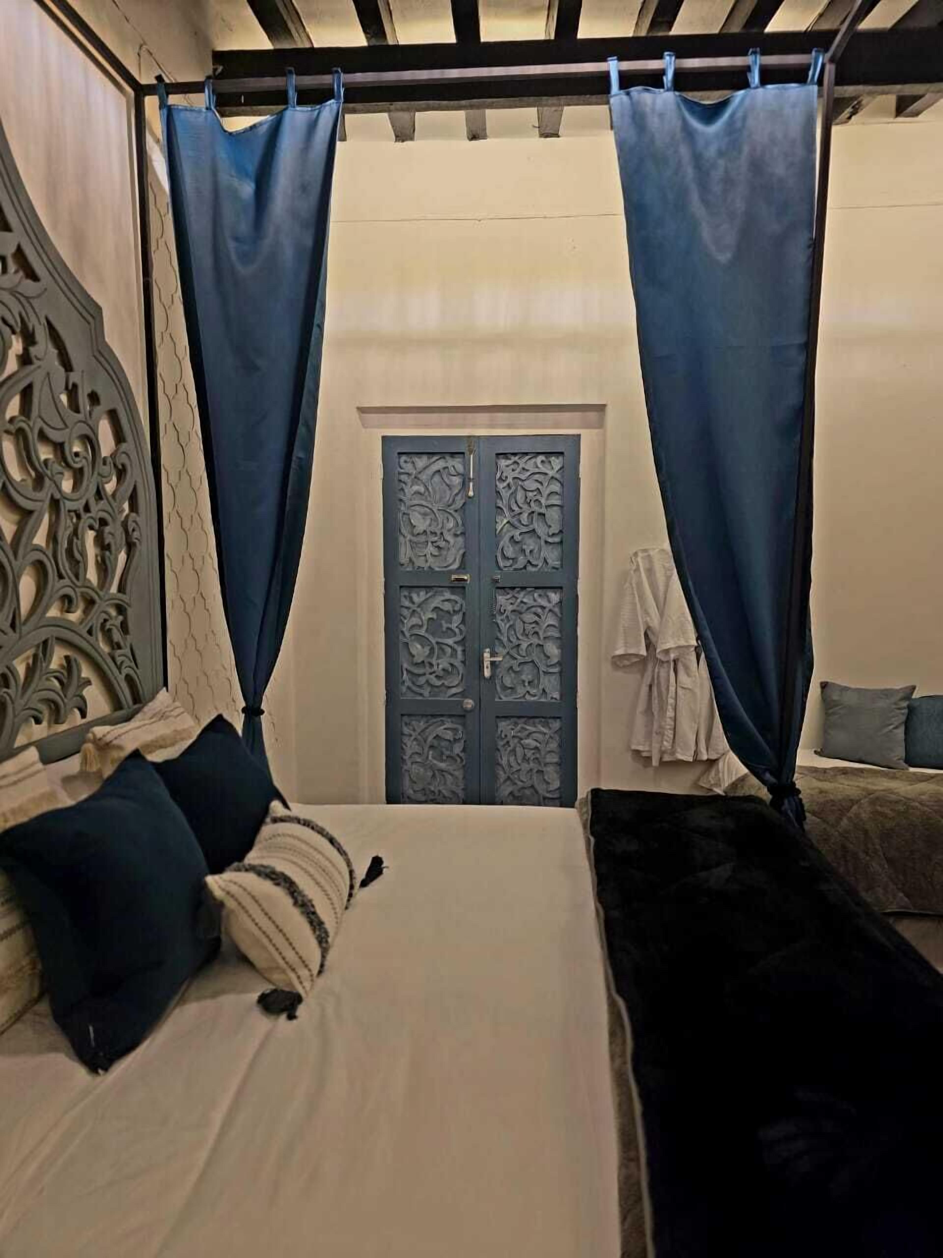 Junior Room | In-room safe, iron/ironing board, free WiFi