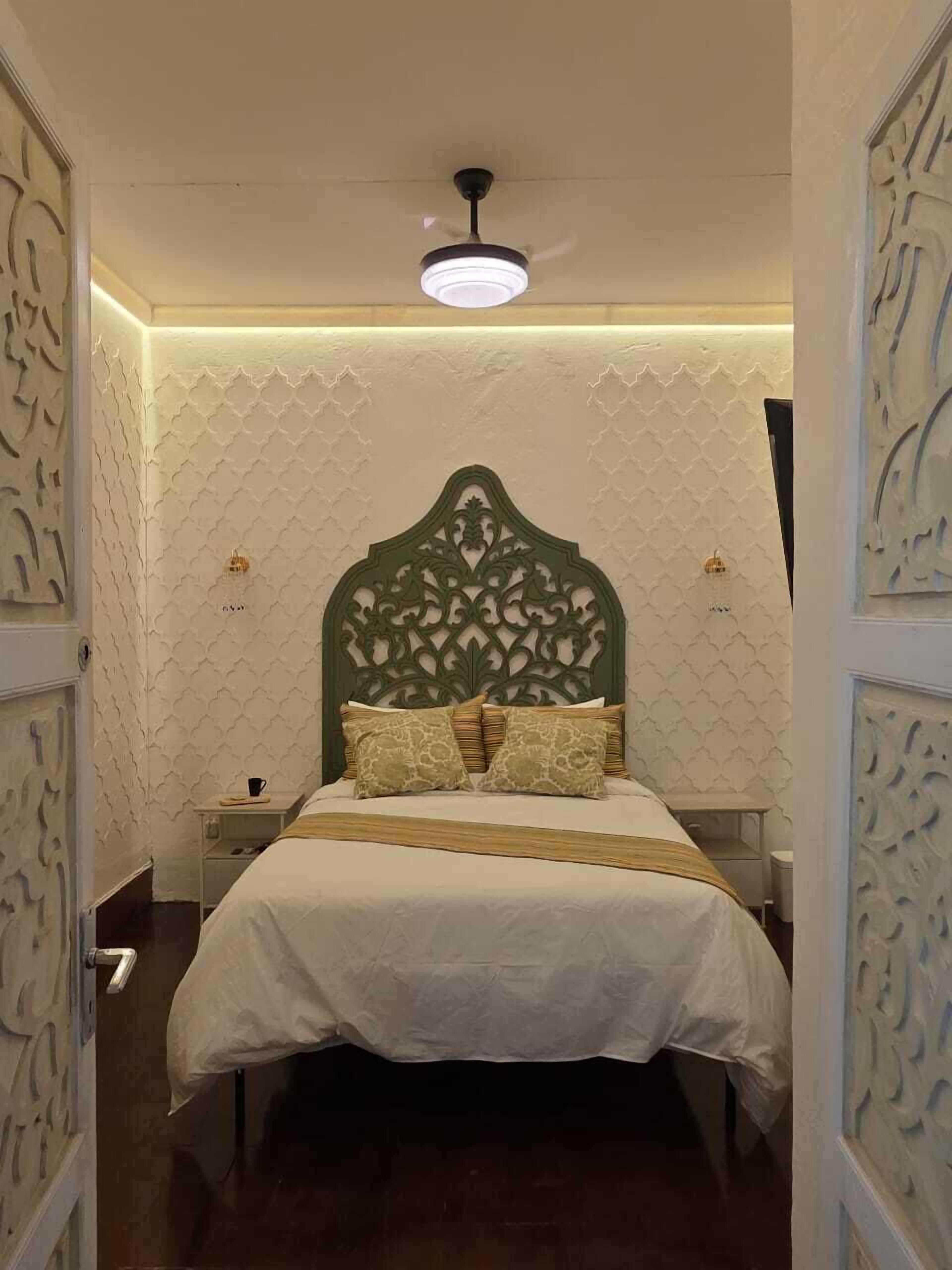 Comfort Room | In-room safe, iron/ironing board, free WiFi