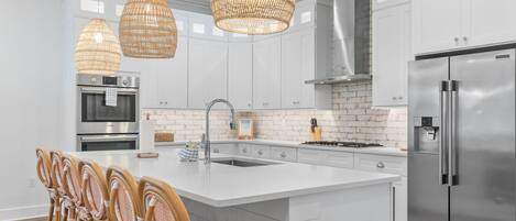 Micro-ondes, four, plaque de cuisson, lave-vaisselle