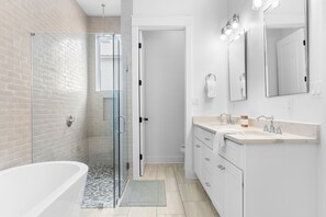 Shower, hair dryer, towels - One for All Private Heated Pool, Golf Cart, Sleeps 16 Seagrove Beach (Santa Rosa Beach)