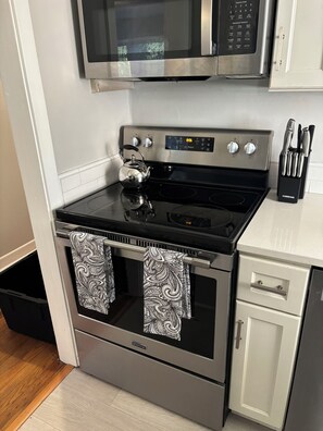 Microwave, oven, stovetop, dishwasher - COMING SOON! Fabulous 3-bedroom MidMod Cottage in charming downtown Cary. (Cary)