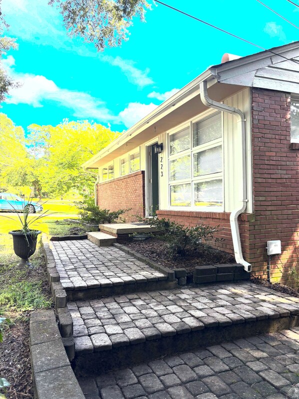 Exterior detail - COMING SOON! Fabulous 3-bedroom MidMod Cottage in charming downtown Cary. (Cary)