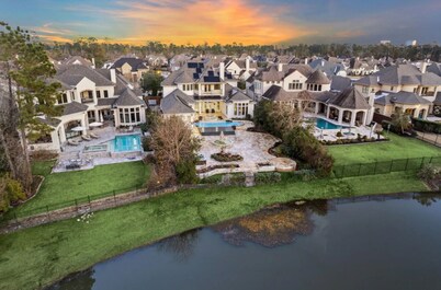 Custom and Spacious 7-bedroom home in lovely Shenandoah with AC, pool and access