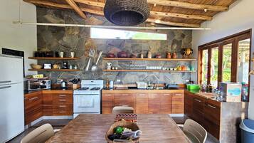 Casa, vista piscina | Cucina privata | Tostapane, frullatore