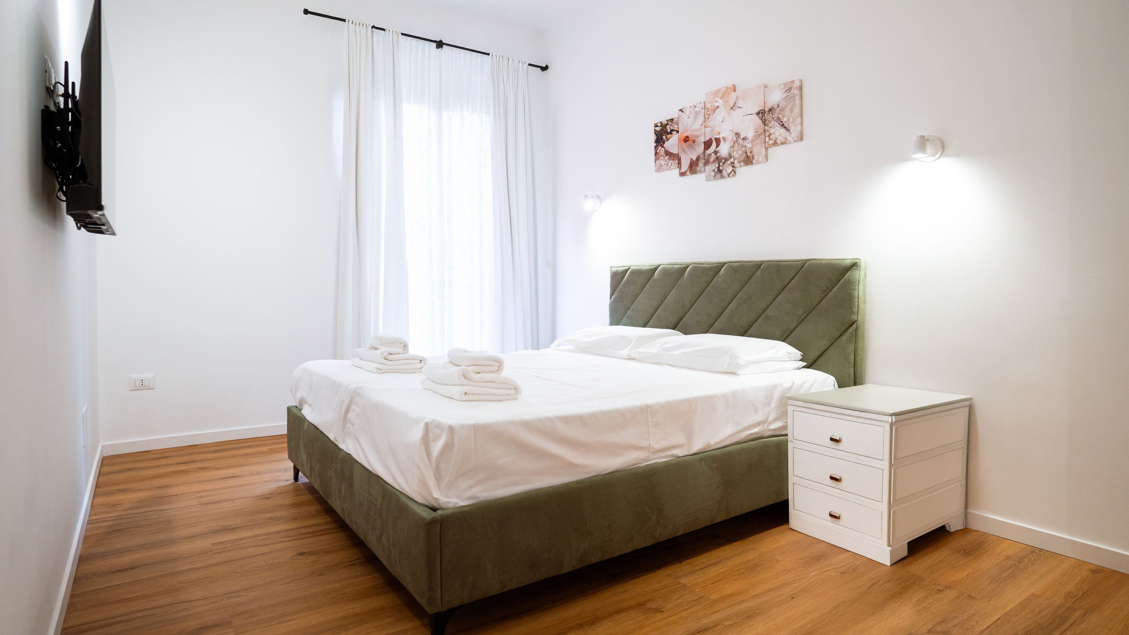 Een strijkplank/strijkijzer, gratis wifi, beddengoed