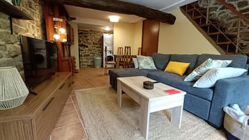 Een smart-tv en een open haard