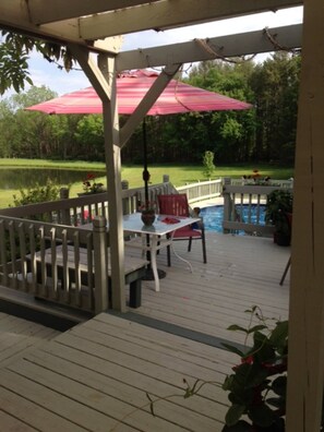 Outdoor dining - Spacious, quiet 4-bedroom house in gorgeous Trumansburg, only 20min to Ithaca (Trumansburg)