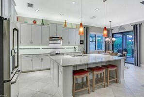 Private kitchen - Beautiful 2-bedroom house in a perfect Bonita Springs location (Bonita Springs)