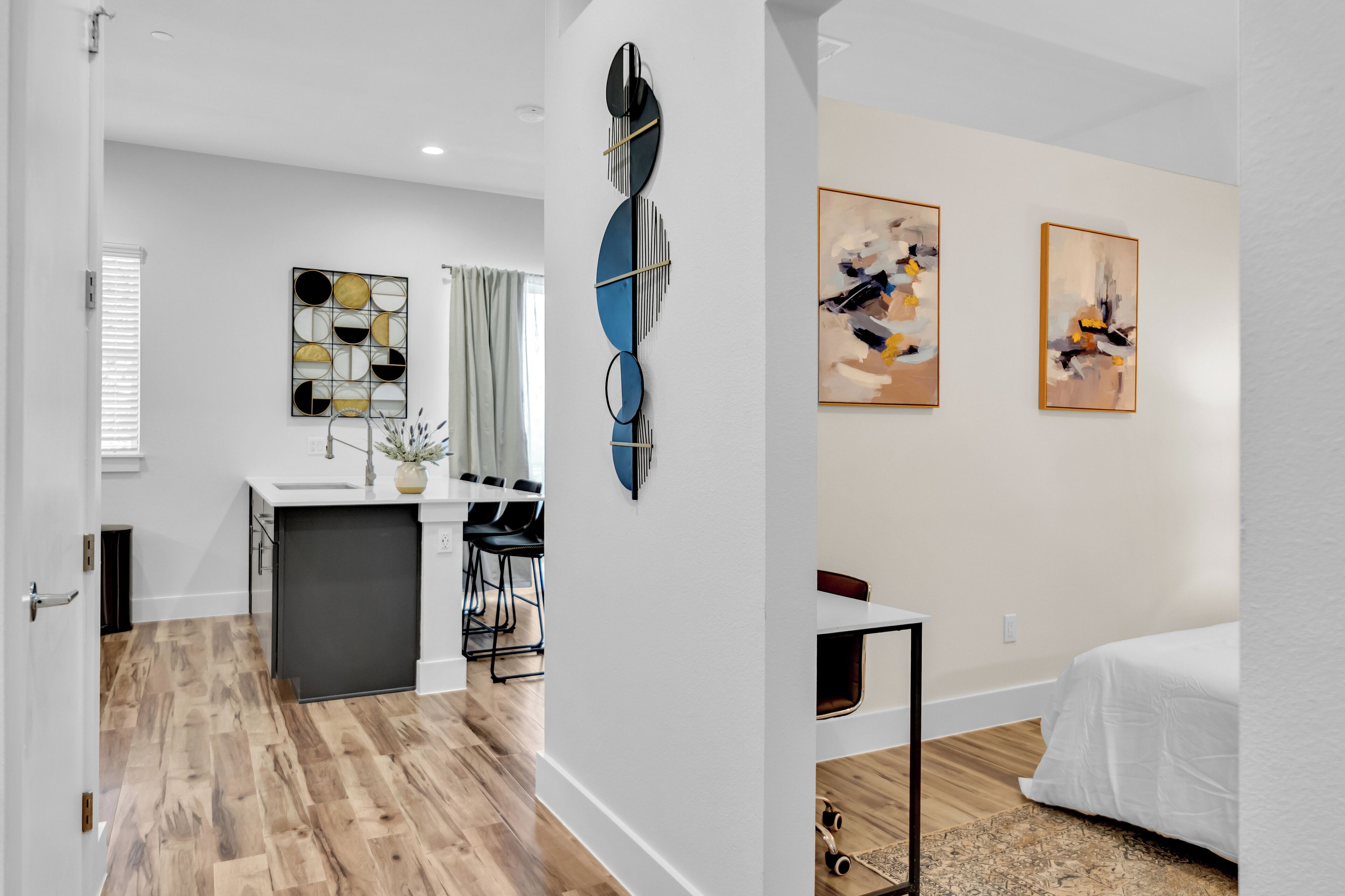 1 室のベッドルーム、デスク、アイロン / アイロン台、WiFi (無料)