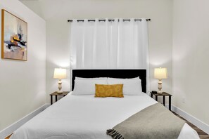 1 habitación, escritorio, tabla de planchar con plancha y wifi gratis 