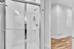 Hair dryer, towels, toilet paper - New 1BR at Heart of Oaklawn | EV Charger (Dallas)