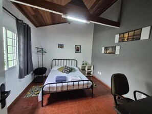 Cabane, vue jardin | Fer et planche à repasser, Wi-Fi gratuit