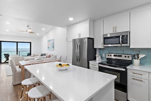 Fridge, microwave, oven, stovetop - Gulf front*Private Beach*Beach Chairs*Bikes (Santa Rosa Beach)