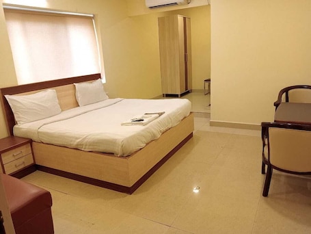 Deluxe Double or Twin Room. Hotel Sri Sai Regency