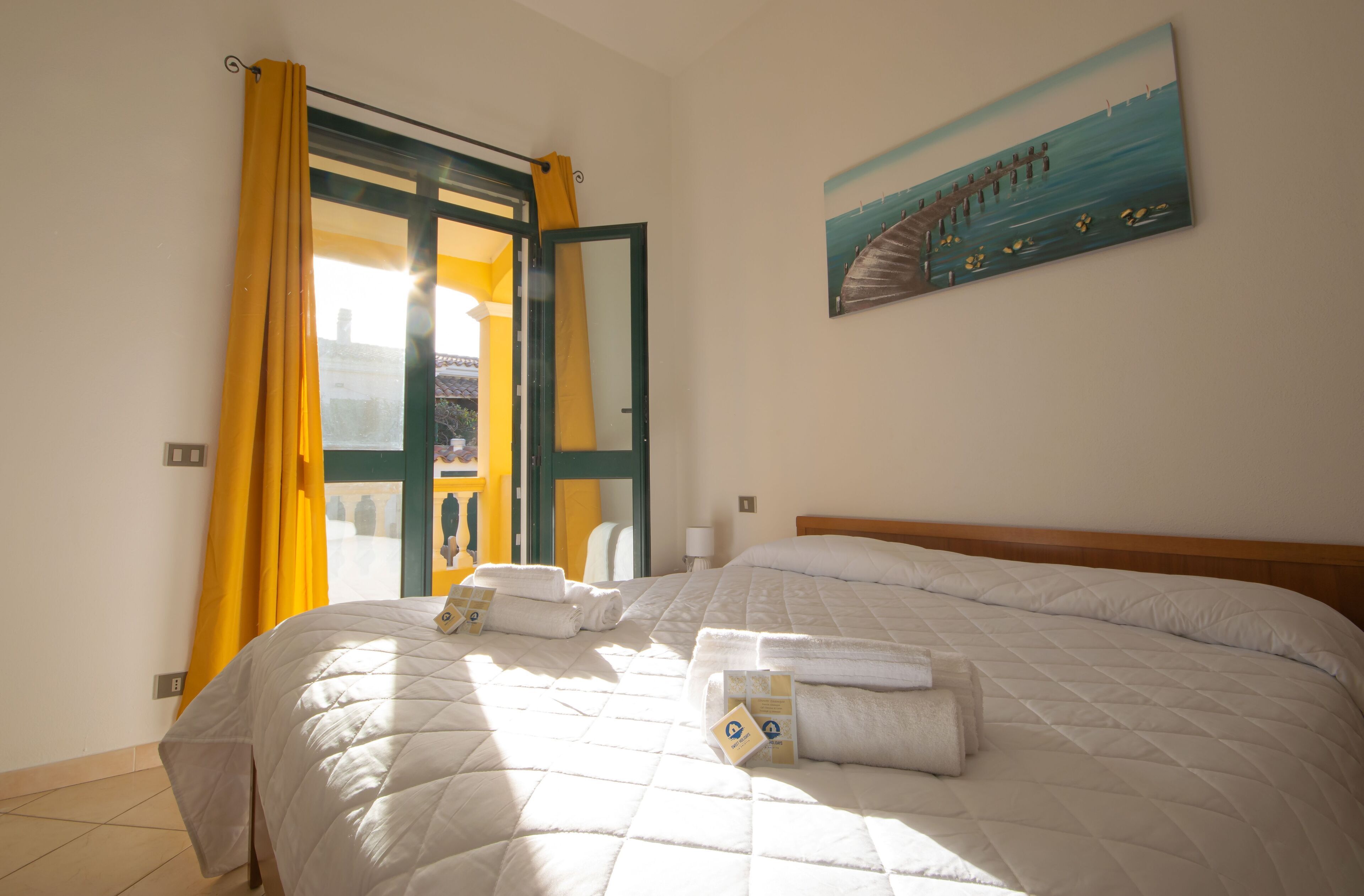 Iron/ironing board, bed sheets