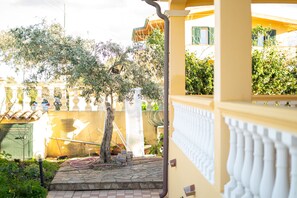 Property grounds - Villa Mirto 1 - Two Bedroom Apartment, Sleeps 3 (Iscra E Voes)