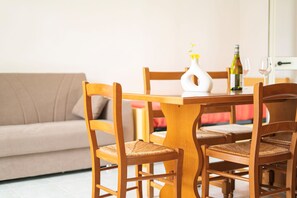 Dining - Sogni d'estate - Two Bedroom Apartment, Sleeps 6 (San Teodoro)