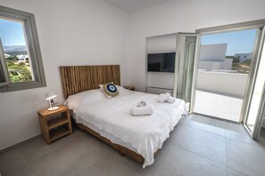 3 bedrooms, iron/ironing board, Internet, bed sheets - Elenitsa Villa with a private pool (Paros)