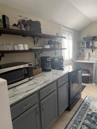 Charming cottage in central Lafayette 8 min to Purdue