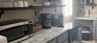 Charming cottage in central Lafayette 8 min to Purdue