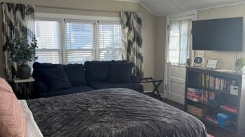 Iron/ironing board, WiFi, bed sheets