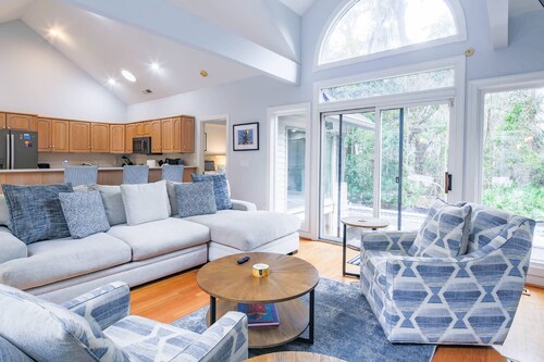 Outdoor Oasis w/ Private Pool, Hot Tub, Pool Deck & Outdoor Atrium; Dog Friendly, Sea Pines Retreat