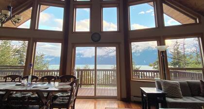 Perfect 6-bedroom house in Haines with plenty of space to relax