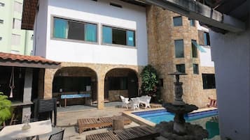 Sesongbasert utendørsbasseng