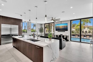 Fridge, microwave, oven, stovetop - Coral Heaven | Las Olas Waterfront Estate | Dock (Fort Lauderdale)