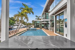 A heated pool - Coral Heaven | Las Olas Waterfront Estate | Dock (Fort Lauderdale)