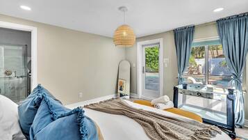 4 bedrooms, iron/ironing board, travel crib, free WiFi