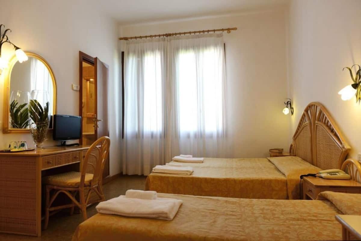 Dreibettzimmer, Gartenblick