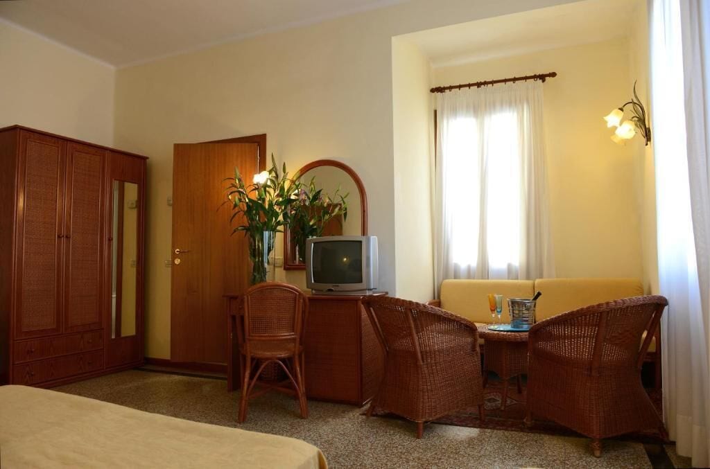 客房內保險箱、書桌、熨斗/熨衣板、免費無線上網