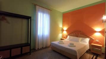 Double Room, Garden View | In-room safe, desk, iron/ironing board, free WiFi