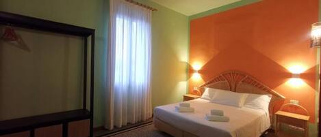 Double Room, Garden View | In-room safe, desk, iron/ironing board, free WiFi